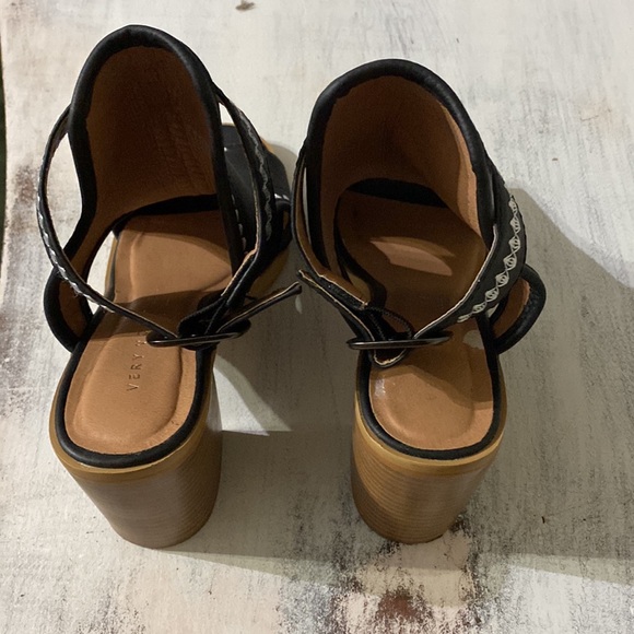 Very Volatile Dark Grey 3in chunky heel with White stitching Size 6 - Picture 2 of 11